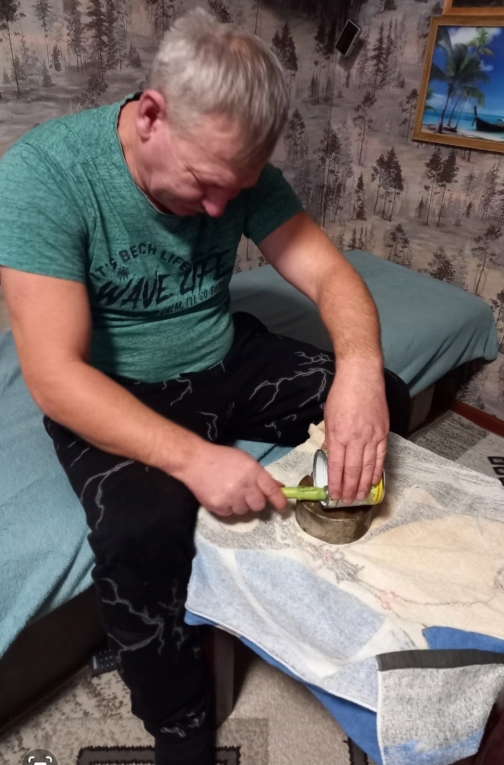Изготовление окопных свечей.